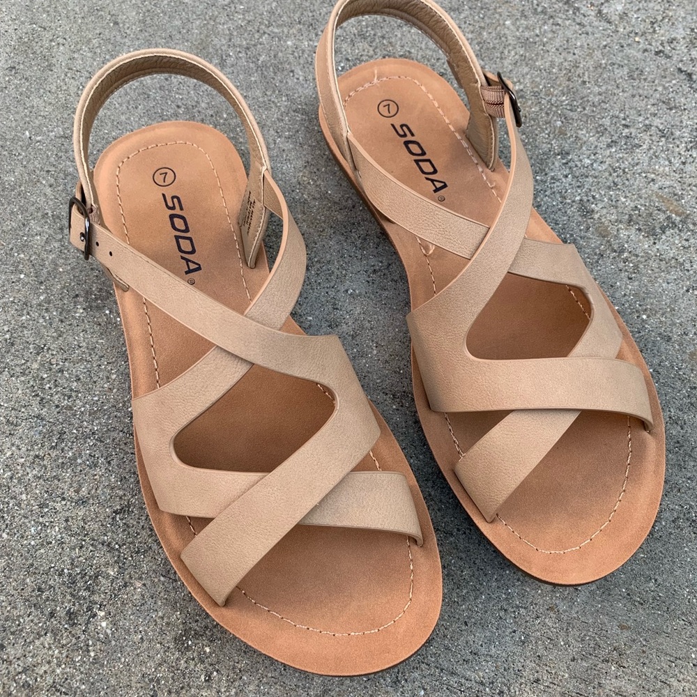 SODA Women Flatform Comfort Strappy Cross Cross Sandal Flip Flop - Picture 1 of 6